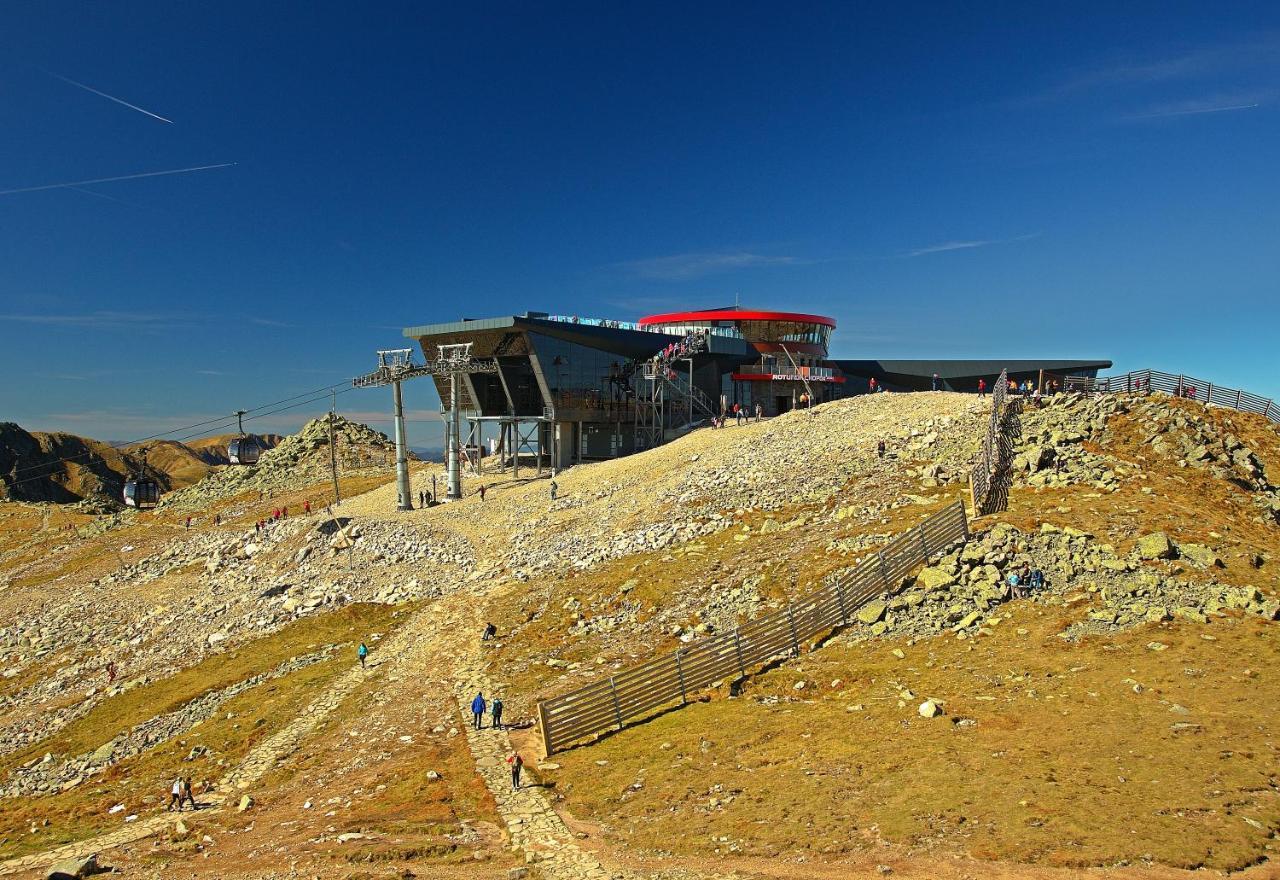 Noc na Chopku, Rotunda Demanovska Dolina Exterior foto